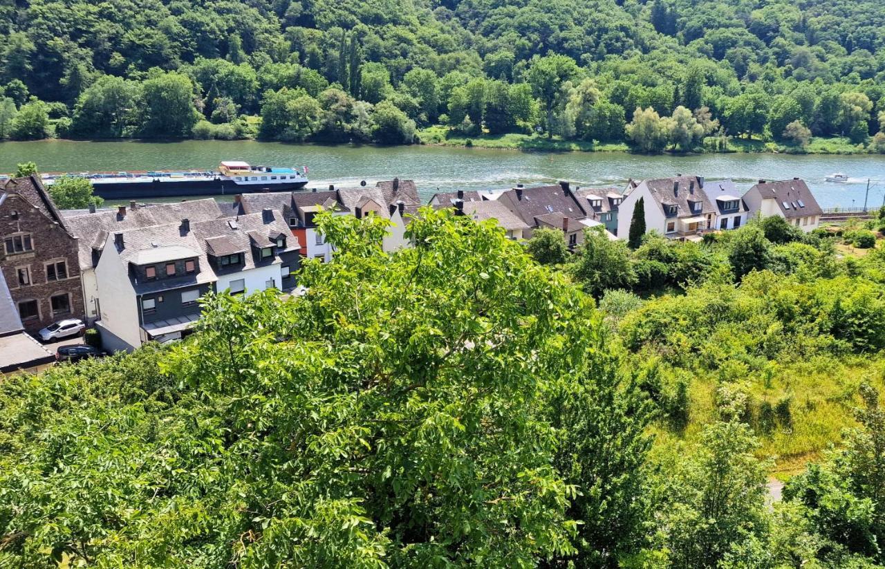 Riesling Appartement For 2 - 4 People - Billiards - Balcony With Mosel View - Parking - Wine Barrel Bar - Fully Equipped Kitchen - Netflix - Waiputv - 3 Km From Cochem Klotten Buitenkant foto