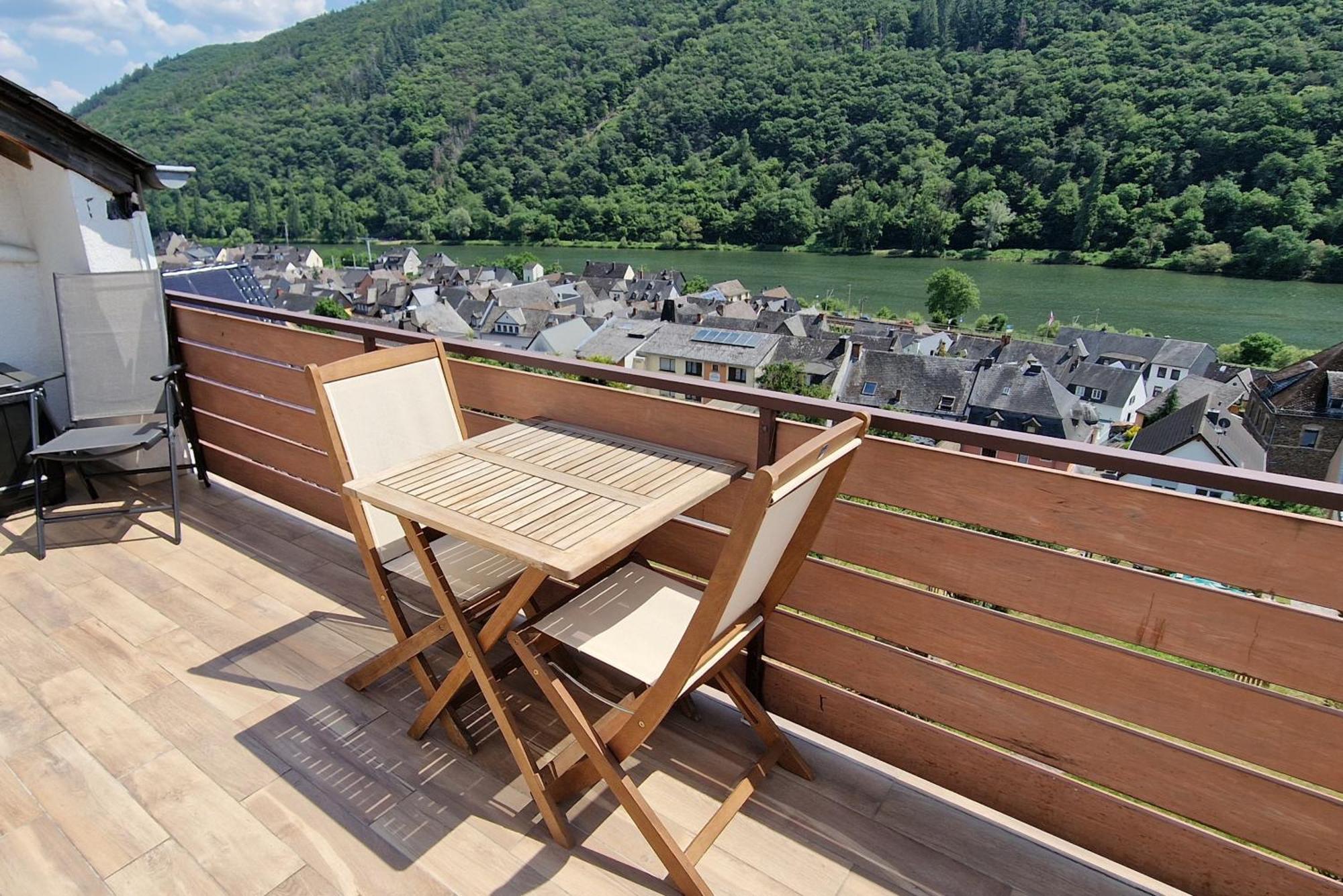 Riesling Appartement For 2 - 4 People - Billiards - Balcony With Mosel View - Parking - Wine Barrel Bar - Fully Equipped Kitchen - Netflix - Waiputv - 3 Km From Cochem Klotten Buitenkant foto