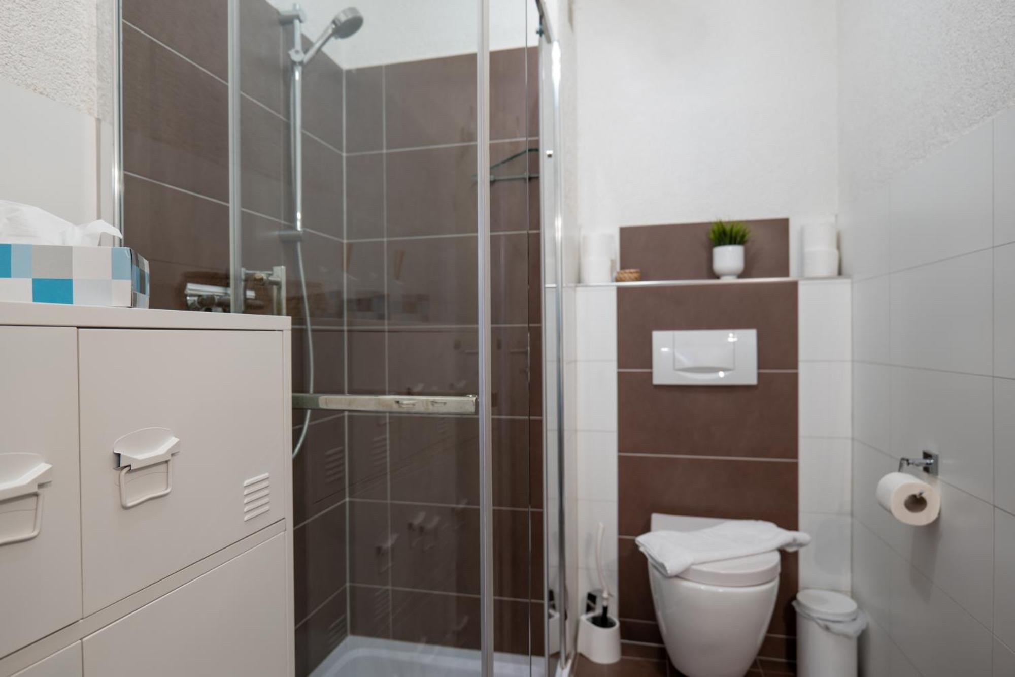 Riesling Appartement For 2 - 4 People - Billiards - Balcony With Mosel View - Parking - Wine Barrel Bar - Fully Equipped Kitchen - Netflix - Waiputv - 3 Km From Cochem Klotten Buitenkant foto