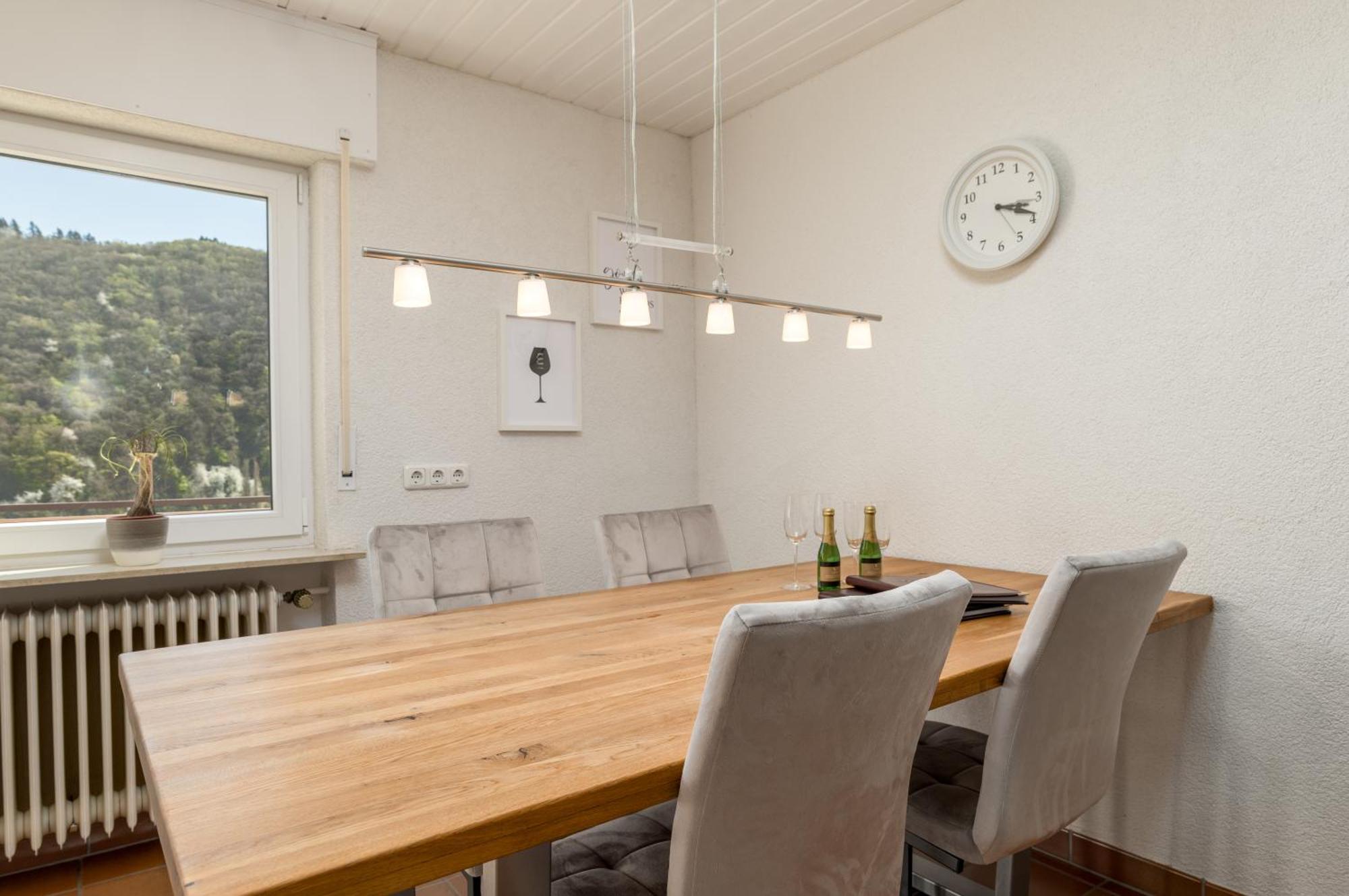 Riesling Appartement For 2 - 4 People - Billiards - Balcony With Mosel View - Parking - Wine Barrel Bar - Fully Equipped Kitchen - Netflix - Waiputv - 3 Km From Cochem Klotten Buitenkant foto