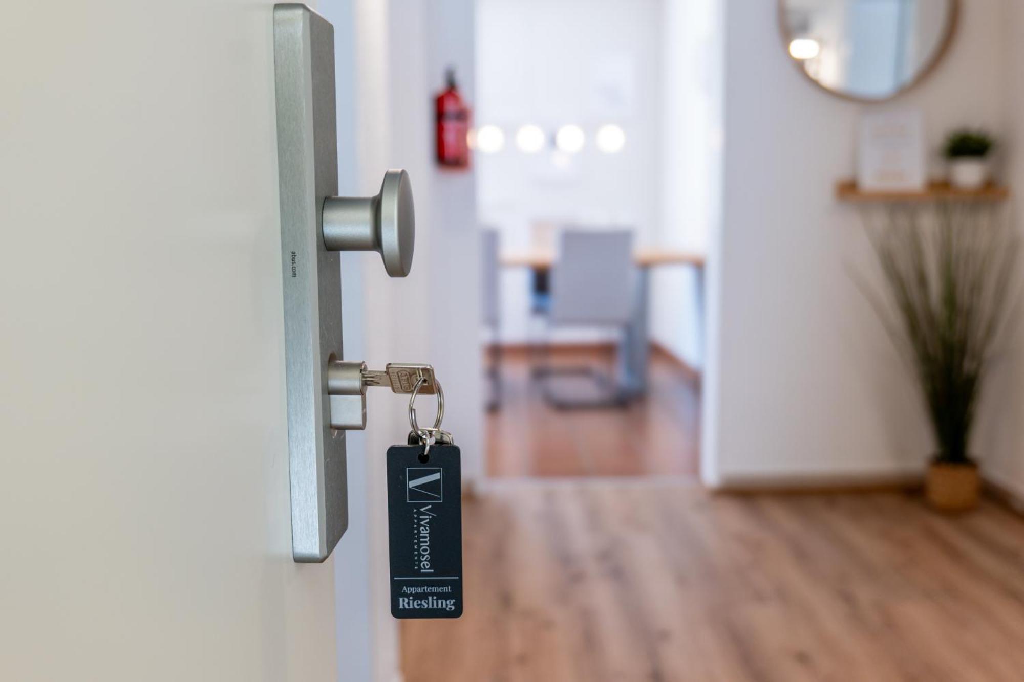 Riesling Appartement For 2 - 4 People - Billiards - Balcony With Mosel View - Parking - Wine Barrel Bar - Fully Equipped Kitchen - Netflix - Waiputv - 3 Km From Cochem Klotten Buitenkant foto